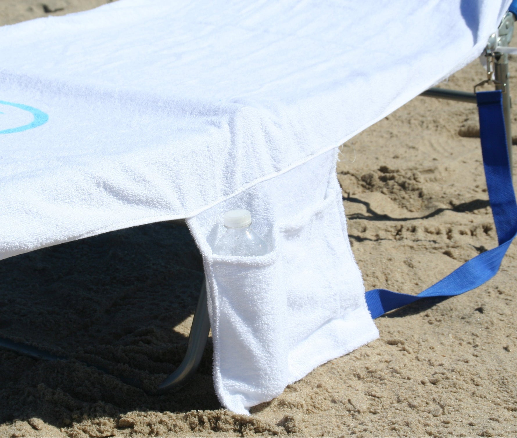 White Ostrich fitted towel, showing the convenience pocket